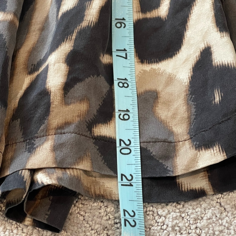 Weekend MaxMara Beige and Black Leopard-Print Short Skirt, 100% Silk, US 6 - Picture 7 of 15